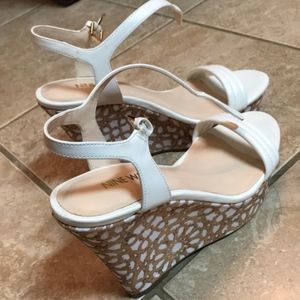 For Sale!💕 Nine West Junebug white wedges